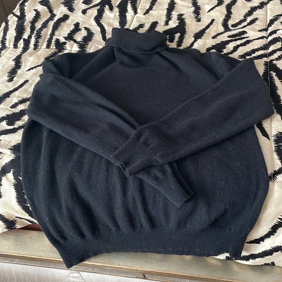 Black cashmere turtleneck sweater, size L - Picture 2 of 4